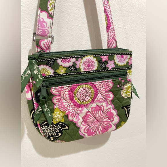 VERA BRADLEY - Little Flap Hipster Crossbody Purse - Olivia Pink & Green - NWOT - Picture 4 of 13